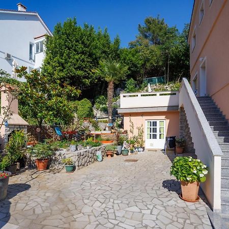 Apartment Studio Close To Sea Veglia Exterior foto
