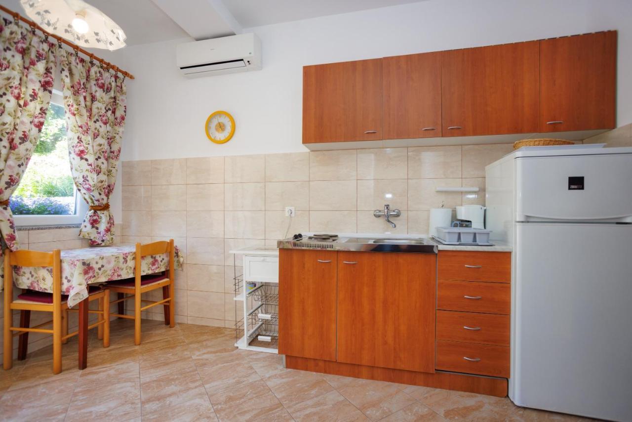 Apartment Studio Close To Sea Veglia Exterior foto
