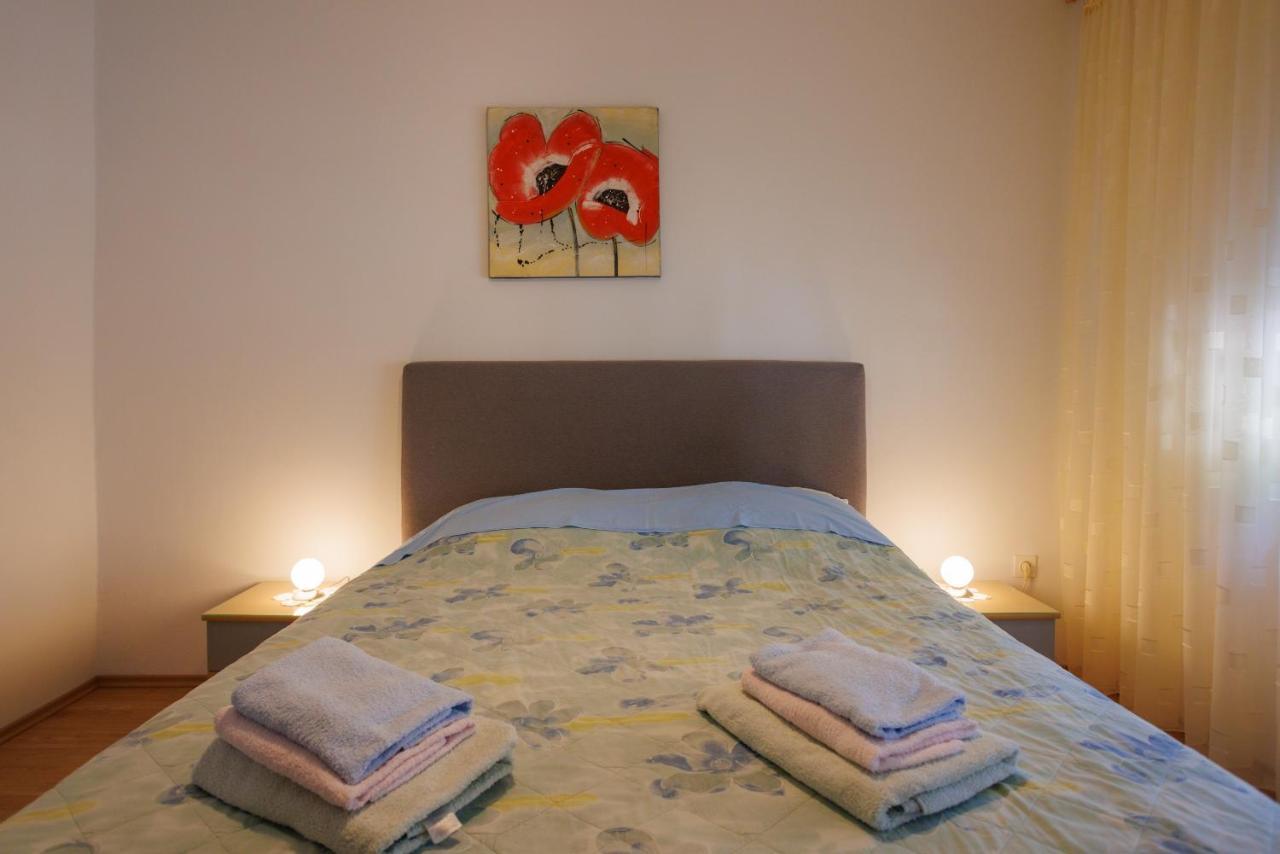 Apartment Studio Close To Sea Veglia Exterior foto