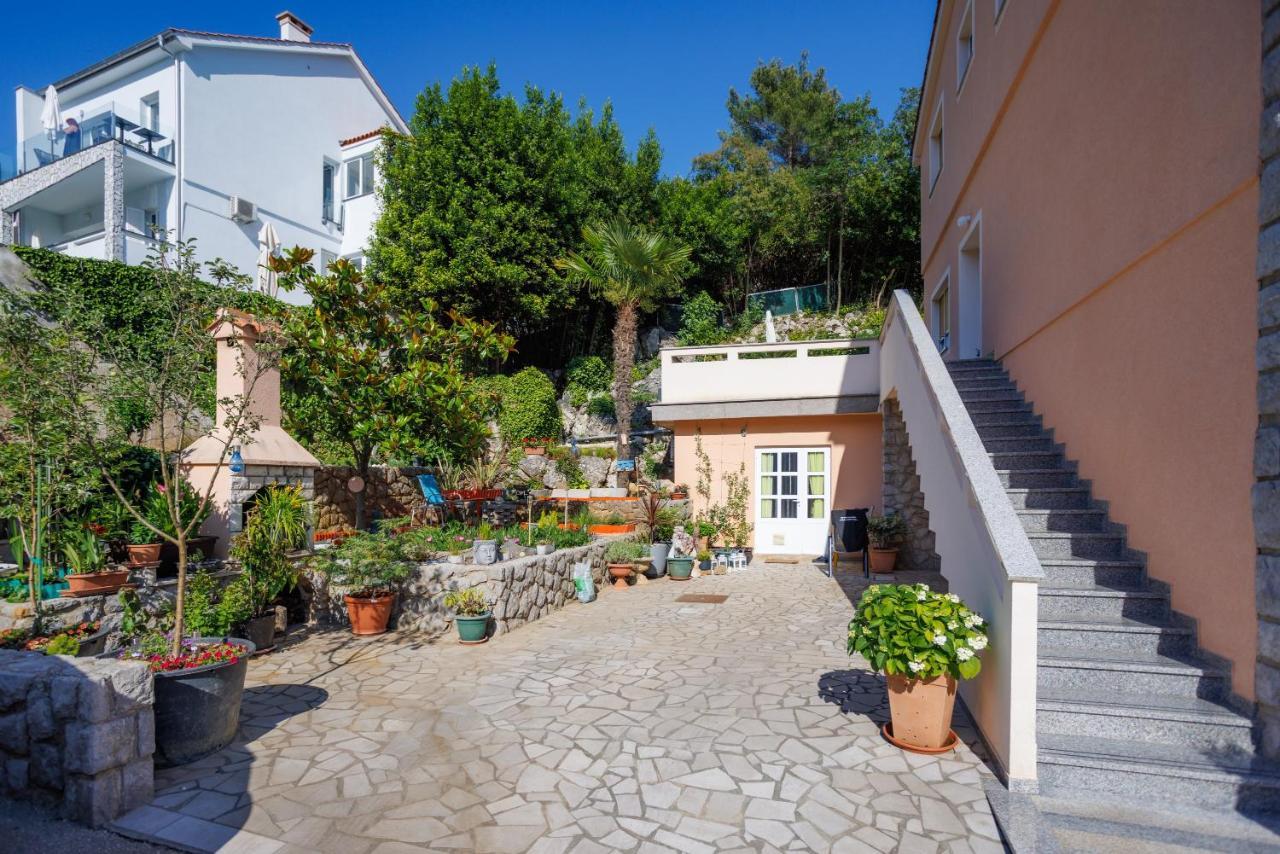 Apartment Studio Close To Sea Veglia Exterior foto